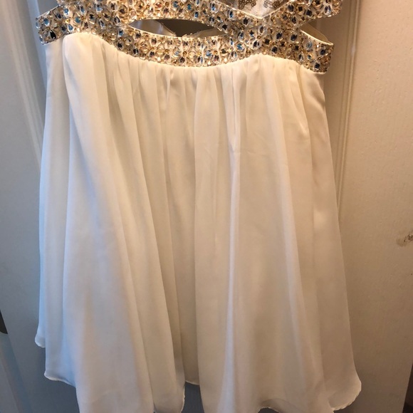 Women’s dress - Picture 2 of 3